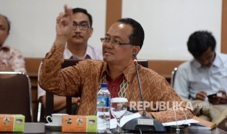 Kepala Bagian Perancangan Peraturan Perundang-Undangan Kemenag Imam Syaukani menanggapi penjelasan Ombudsman tentang hasil kajian tentang Jaminan Produk Halal (JPH), Jakarta, Selasa (22/11).