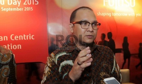 Kepala Bagian Tata Usaha Pelaksana Tekhnis Jakarta Smart City, Sahli Gestanon menjawab pertanyaan wartawan saat fujitsu Day 2015 di Jakarta, Rabu (2/9). 