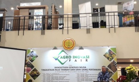 Kepala Balitbangtan Muhammad Syakir membuka Agro Inovasi Fair 2017 di Botani Square, Bogor, pada Sabtu (25/11).