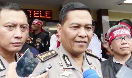 Kepala Bidang Humas Polda Metro Jaya Raden Prabowo Kombes Argo Yuwono (tengah)