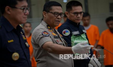 Kepala Biro Penerangan Masyarakat (Karopenmas) Divisi Humas Polri Brigjen Pol Argo Yuwono (tengah)