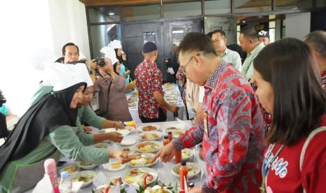 Kepala BKKBN dr. Hasto saat berkunjung ke Luwu Timur.