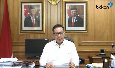 Kepala BKKBN, Dr (HC) dr. Hasto Wardoyo, Sp.OG (K). Badan Kependudukan dan Keluarga Berencana Nasional (BKKBN) akan mengusulkan kepada DPR RI dan Kementerian Keuangan agar bantuan sembako kepada Keluarga Penerima Manfaat (KPM) dan Program Keluarga Harapan (PKH) diberikan langsung kepada aparat desa. 