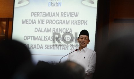 Kepala BKKBN, Surya Chandra Suropaty memberikan kata sambutan sekaligus membuka acara Lokakarya Optimalisasi Kampanye Pilkada di Gedung BKKBN, Jakarta, Senin (22/6).