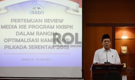 Kepala BKKBN, Surya Chandra Suropaty memberikan kata sambutan sekaligus membuka acara Lokakarya Optimalisasi Kampanye Pilkada di Gedung BKKBN, Jakarta, Senin (22/6).