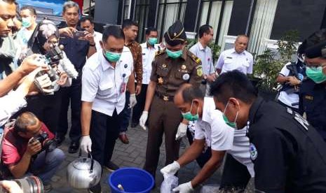 Badan Narkotika Nasional Provinsi) DIY memusnahkan narkotika jenis shabu.seberat satu kilogram lebih ( 1098 gram) di halaman BNNP DIY , Rabu (15/8). 