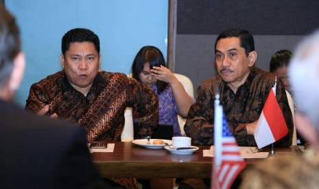 Kepala BNPT Komjen Pol. Drs Suhardi Alius (kanan) dan Deputi Kerjasama Internasional Irjen Pol. Dr. Petrus Golose saat bertemu delegasi AS di Nusa Dua, Selasa (9/8).