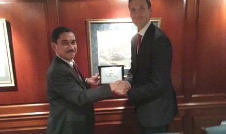 Kepala BNPT, Suhardi Alius, bersama Thomas P. Bossert selaku Assistant to the US President for Homeland Security and Counterterrorism (Asisten Khusus Presiden AS untuk Keamanan Nasional dan Penanggulangan Terorisme) di Gedung Putih, Washimgton DC, Amerika Serikat pada Selasa (11/7) waktu setempat. 