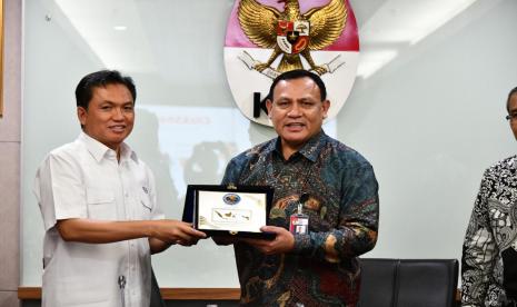 Kepala BPH Migas M. Fanshurullah Asa beserta Komite BPH Migas mengadakan audiensi dengan Pimpinan Komisi Pemberantasan Korupsi (KPK), di gedung Merah Putih KPK, Senin sore (09/03/20). (BPH Migas)