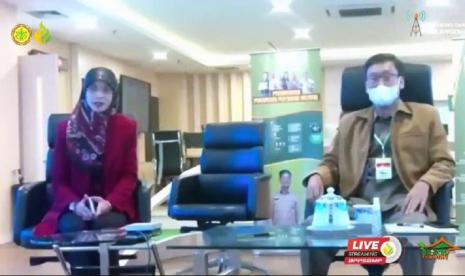 Kepala BPPSDMP Dedi Nursyamsi (kanan) didampingi Koordinator Substansi Evaluasi dan Pelaporan (Evalap) BPPSDMP, Septalina Pradini, selaku anchor Ngobras 