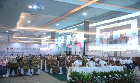 Menteri Desa, Pembangunan Daerah Tertinggal dan Transmigrasi (Mendes PDTT), Abdul Halim Iskandar, meluncurkan rangkaian lomba kepala desa (Kades) perempuan berprestasi tahun 2022 dalam rangka Hari Perempuan Desa Sedunia.   