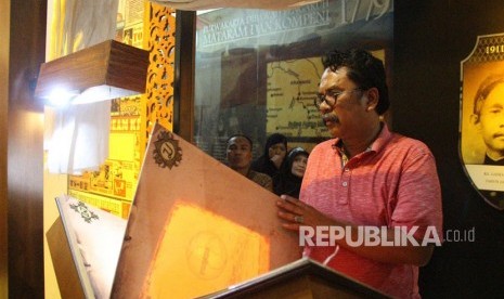 Kepala Dinas Kebudayaan Provinsi Riau, Yose Rizal, penasaran dengan museum diorama berkonsep digital milik Pemkab Purwakarta, Kamis (29/3).