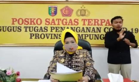 Kepala Dinas Kesehatan (Dinkes) Provinsi Lampung, Reihana. Dinas Kesehatan (Dinkes) Provinsi Lampung merilis data pada Jumat (23/7), total kasus konfirmasi positif 30.388 orang, kasus baru 445 orang. Pasien positif yang sembuh 23.463 orang, bertambah 444 orang, dan kasus kematian 1.743 orang, bertambah 35 orang.