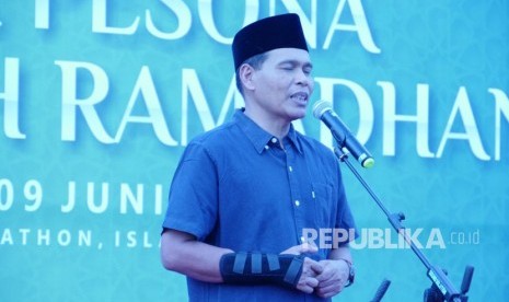 Kepala Dinas Pariwisata Provinsi NTB, Lalu Muhammad Faozal memberikan pidato sambutan pembukaan Bazar Khaznah Ramadhan pada acara Pesona Khazanah Ramadhan di Islamic Center NTB, Selasa (22/5). 