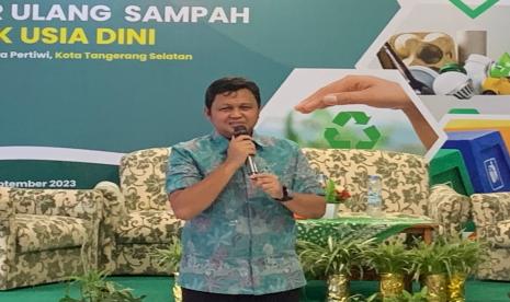 Kepala Dinas Pendidikan dan Kebudayaan Kota Tangerang Selatan, Deden Deni di seminar bertajuk ‘Peran Edukasi dalam Memupuk Kesadaran Pengelolaan dan Daur Ulang Sampah Sejak Usia Dini’ di Sekolah Putra Pertiwi, Kota Tangsel, Banten, Sabtu (2/9/2023). Rahma Sulisty