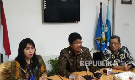 Kepala Dinas Pendidikan Provinsi Jawa Timur Saiful Rachman, membenarkan adanya tindak kekerasan oleh siswa SMA N 1 Torjun, Dusun Jrengik, Kecamatan Jrengik, Kabupaten Sampang bernama Holili, kepada gurunya Ahmad Budi Cahyono (27). Pembenaran itu diungkapkan dalam konferensi pers di Kantor Dinad Pendidikan Jatim, Jalan Gentengkali Nomor 33, Surabaya, Jumat (2/2).