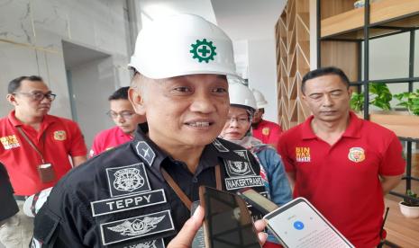 Kepala Disnakertrans Jabar Teppy Wawan Dharmawan, usai uji riksa elevator gedung Setda Jabar