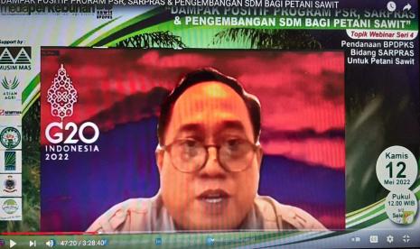 Kepala Divisi Pemungutan Biaya dan Iuran CPO Badan Pengelola Dana Perkebunan Kelapa Sawit (BPDPKS) Ahmad Munir dalam Webinar dan Live Streaming Seri 4 bertema “Dampak Positif Program Sarpras dan Pengembangan SDM Bagi Petani Sawit