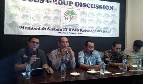 Kepala Divisi Pengembangan Teknologi Informasi (TI) BPJS Ketenagakerjaan Romie Erfianto, (kanan).