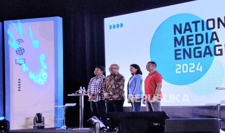 Kepala Divisi Program dan Komunikasi SKK Migas Hudi D. Suryodipuro, Director & Chief Administrative Officer MedcoEnergi Amri Siahaan, dan Chief Financial Officer Medco Power Myrta Utami.