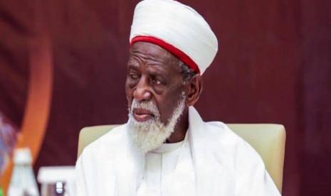 Kepala Imam Ghana, Sheikh Osman Sharubutu menyumbangkan lebih dari USD 8.000 (Rp 114 juta) untuk mendukung pembangunan katedral nasional di Ghana