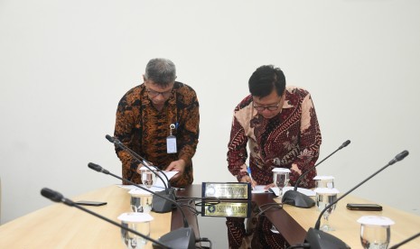 Kepala Istana Kepresidenan Cipanas, Mustafa Alatas dan Wakil Rektor Bidang Kerja Sama dan Sistem Informasi IPB, Dodik Ridho Nurrochmat menandatangani kerja sama.