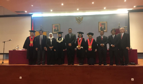  Kepala Kantor Bea Cukai Sulawesi Bagian Utara (Sulut), Cerah Bangun, raih gelar doktoral di bidang Hukum dari Universitas Indonesia (UI).