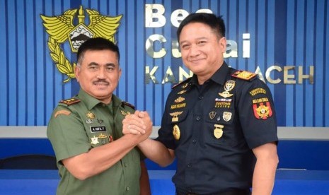 Kepala Kantor Wilayah Bea Cukai Aceh, Agus Yulianto menerima kunjungan silaturahmi dari Panglima Komando Daerah Militer (Pangdam) Iskandar Muda (IM) Aceh, Mayjen Teuku Abdul Hafil Fuddin, Selasa (17/7).