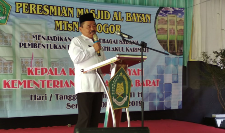 Kepala Kanwil Kemenag Provinsi Jawa Barat HA Buchori, saat meresmikan penggunaan Masjid Al Bayan di MTsN 1 Bogor, Senin (14/10)