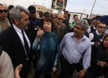 Kepala Kebijakan Luar Negeri Uni Eropa, Catherine Ashton saat berkunjung ke Benghazi, Libya