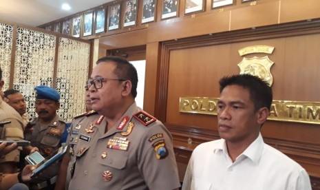 Kepala Kepolisian Daerah Jawa Timur Irjen Pol Luki Hermawan memberi keterangan terkait perkembangan kasus prostitusi online libatkan artis di Mapolda Jatim, Surabaya, Kamis (10/1).