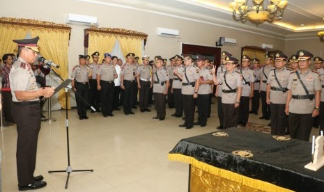 Kepala Kepolisian Daerah Sumatera Selatan (Kapolda Sumsel) Irjen Pol Zulkarnain Adinegara, Jumat (9/11) melantik dan memimpin serah terima jabatan (sertijab) Kepala Satuan Wilayah (Kasatwil) atau Kapolres dan pejabat utama di lingkungan Polda setempat. 