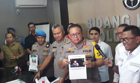 Kepala Kepolisian Derah Jawa Timur Irjen Pol. Luki Hermawan memberikan keterangan pers terkait perkembangan insiden asrama mahasiswa Papua di Surabaya. Keterangan pers digelar di Mapolda Jatim, Surabaya, Kamis (29/8).