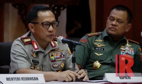 Kepala Kepolisian Republik Indonesia Jenderal Tito Karnavian (kiri).