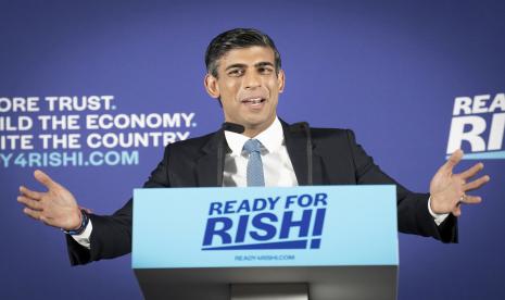 Kandidat Perdana Menteri Rishi Sunak berjanji akan memotong pajak pendapatan hingga 20 persen pada 2029. Pernyataan itu kemungkinan merupakan pertaruhan terakhirnya dalam kampanye untuk menggantikan Boris Johnson.