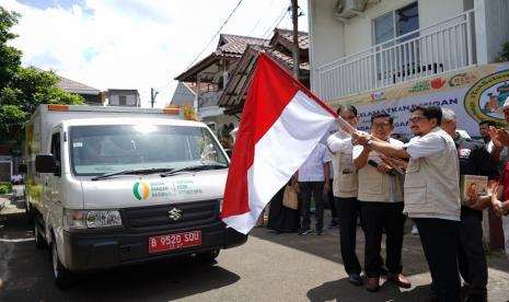 Kepala NFA Arief Prasetyo saat melepas keberangkatan Mobil Logistik Pangan di acara Pemanfaatan Mobil Logistik Pangan dalam rangka Gerakan Selamatkan Pangan, di Kantor FOI, bilangan Cipete, Jakarta Selatan, Selasa, (10/1/2023), mengatakan, hari ini dilakukan pelepasan Mobil Logistik Pangan untuk menyalurkan donasi pangan yang telah dikumpulkan dari mitra oleh FOI dan Foodcycle Indonesia. Mobil tersebut mengangkut makanan sehat untuk masyarakat yang membutuhkan di wilayah DKI Jakarta dan sekitarnya. 