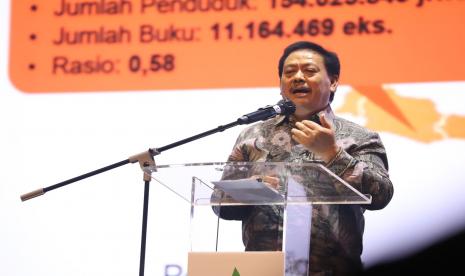  Literasi Bukan Sekadar Pandai Baca-Tulis. Foto:  Kepala Perpustakaan Nasional (Perpusnas) RI, Muhammad Syarif Bando, dalam acara pemberian penghargaan Nugra Jasa Dharma Pustaloka pada malam Gemilang Perpustakaan Nasional di Integrity Convention Centre (ICC) Kemayoran, pada Senin (14/11/2022). 