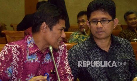  Kepala PPATK M Yusuf (kiri) bersama Wakil Ketua KPK Laode Muhammad Syarif (kanan). (Republika/Rakhmawaty La'lang) 