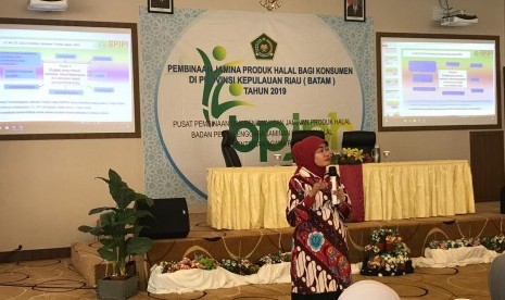 Kepala Pusat Pembinaan dan Pengawasan Jaminan Produk Halal BPJPH, Siti Aminah pada acara Pembinaan Jaminan Produk Halal (JPH) bagi Konsumen di kota Batam, Sabtu (24/8) pekan lalu.