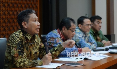 Kepala Departemen Komunikasi BI Onny Widjanarko (kiri). Bank Indonesia memandang surplus neraca perdagangan berkontribusi positif dalam menjaga ketahanan eksternal perekonomian Indonesia.