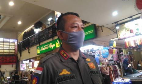 Kepala Satpol PP Kota Bandung Rasdian Setiadi