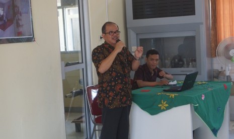  Kepala SMAN 1 Parung, Ikhwan Setiawan