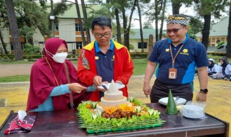 Kepala SMK-PP N Banjarbaru,Budi Santoso mengungkapkan harapannya agar SMK-PP Negeri Banjarbaru terus melahirkan generasi muda pertanian dan menjadi sekolah pencetak wirausahawan muda pertanian Indonesia.