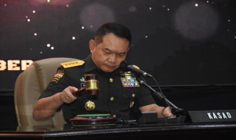 Kepala Staf Angkatan Darat (KSAD), Jenderal Dudung Abdurachman ditunjuk oleh Menteri BUMN Erick Thohir sebagai Komisaris Utama PT Pindad.