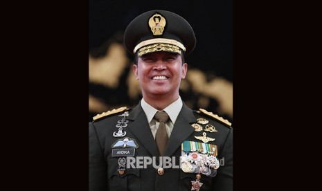 Kepala Staf Angkatan Darat (KSAD) yang baru Jenderal TNI Andika Perkasa berpose seusai pelantikan oleh Presiden Joko WIdodo di Istana Merdeka, Jakarta, Kamis (22/11/2018). 