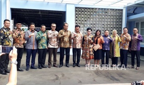 Kepala Staf Angkatan Udara Marsekal Hadi Tjahjanto sarapan pagi bersama Anggota Komisi I DPR RI di rumah dinasnya, Halim, Jakarta Timur, Kamis (7/12).