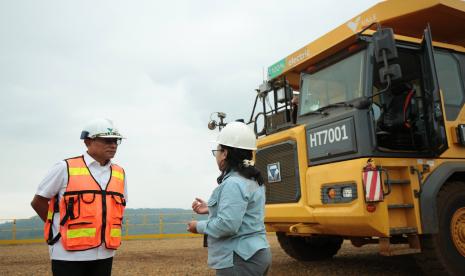 Kepala Staf Kepresidenan Indonesia (KSP) Jenderal (Purn) Moeldoko bersama CEO PT Vale Febriany Eddy. 