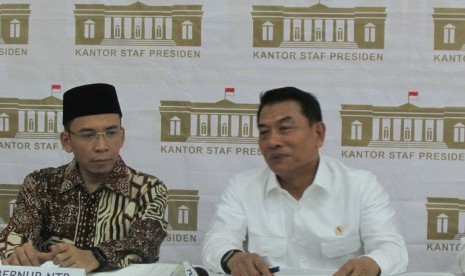 Kepala Staf Kepresidenan Moeldoko bersama Gubernur NTB TGH Muhammad Zainul Majdi atau Tuan Guru Bajang (TGB)