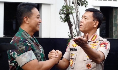 Kepala Staf TNI AD, Jendral Andika Perkasa (Kiri) dan Kapolri, Jendral Idham Azis (Kanan)