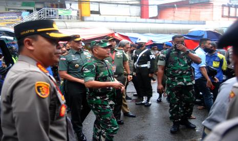 Kapolres Metro Jakarta Pusat, Kombes Susatyo Purnomo Condro (kiri).